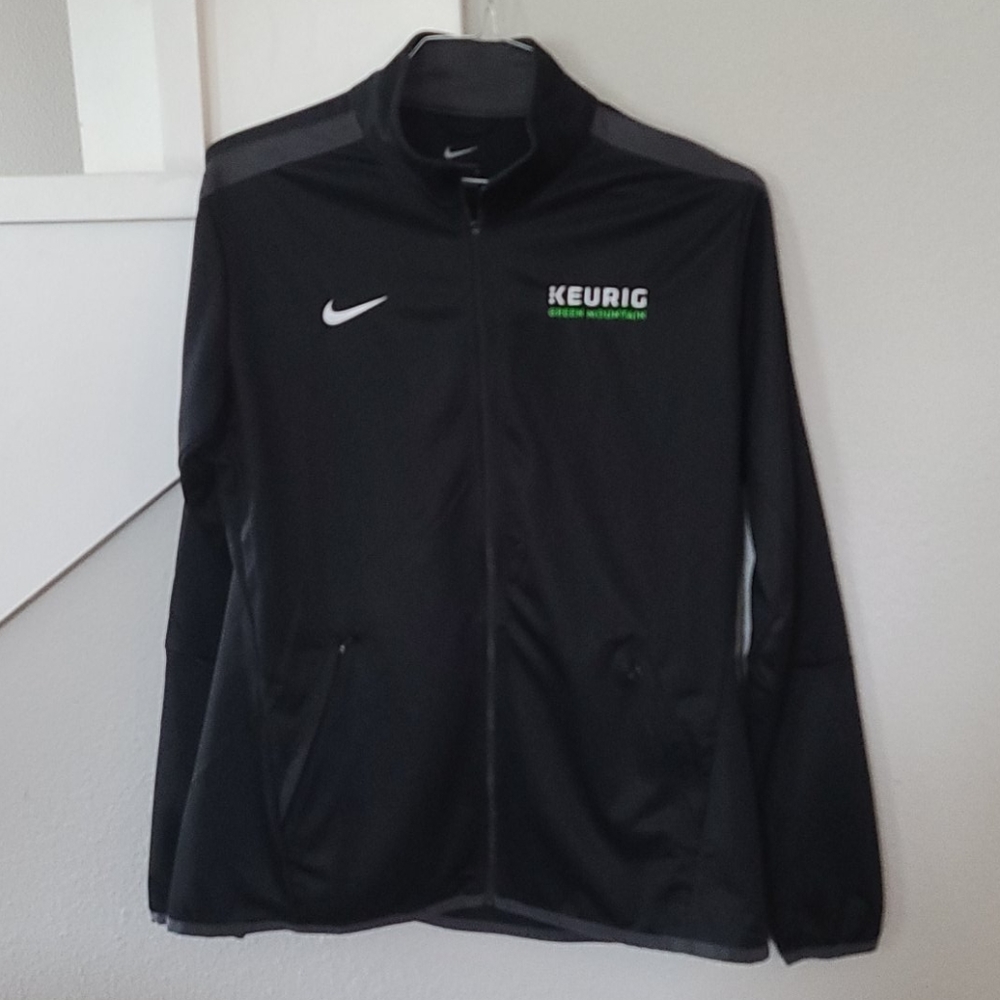 7/26 NIKE TRACK JACKET